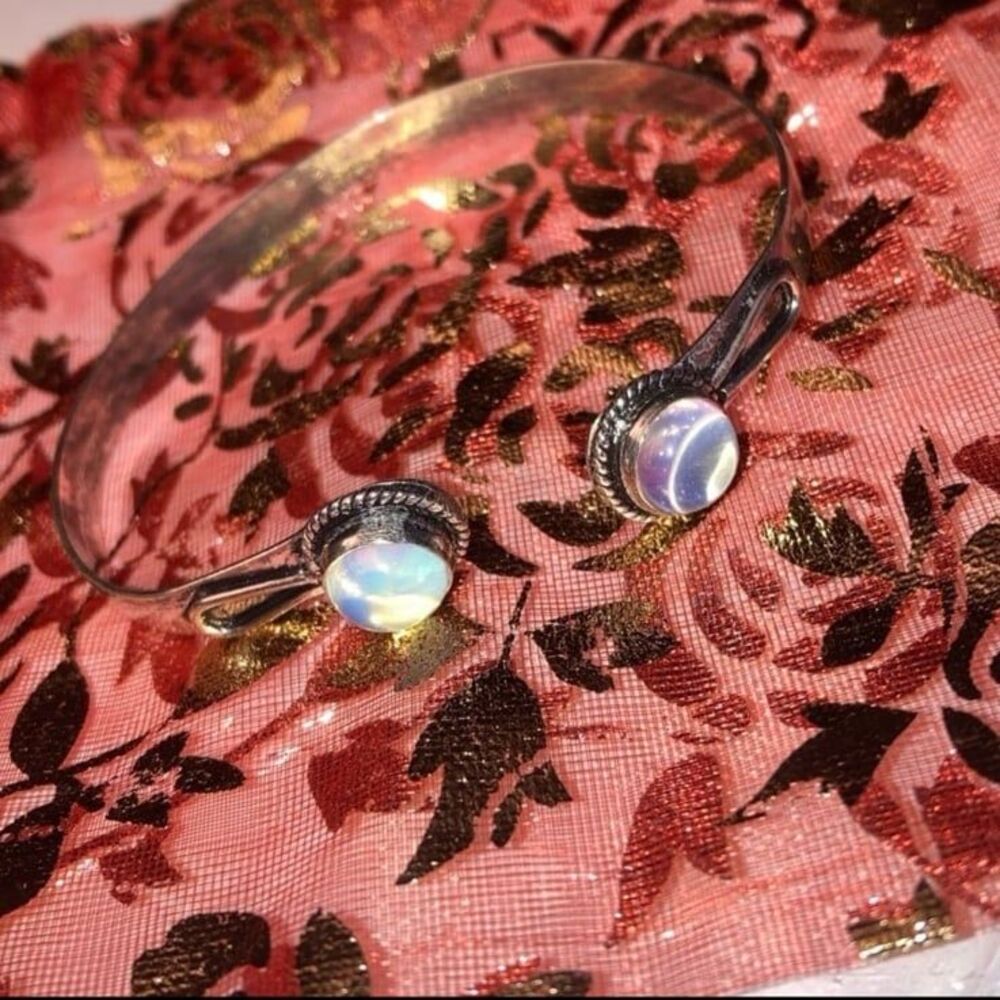 beautiful healing bracelet w/ Rainbow Moonstone 925 silver stackable bangle Gift